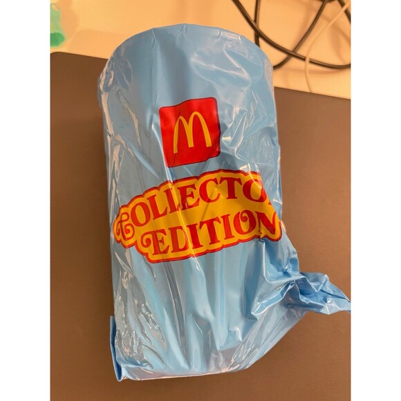 2024 McDONALD'S Collector Edition Cups Hello Kitty / Snoopy Sealed - Picture 3 of 4
